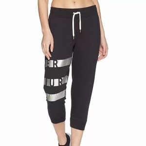 New Under Armour Favorite Fleece Capri small black